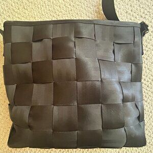 Harvey's Messenger Style Cross Body Seatbelt Bag